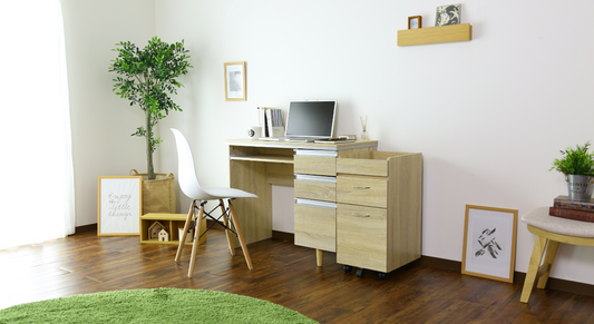 狭いスペースを最大限に！デスク下の収納アイデア