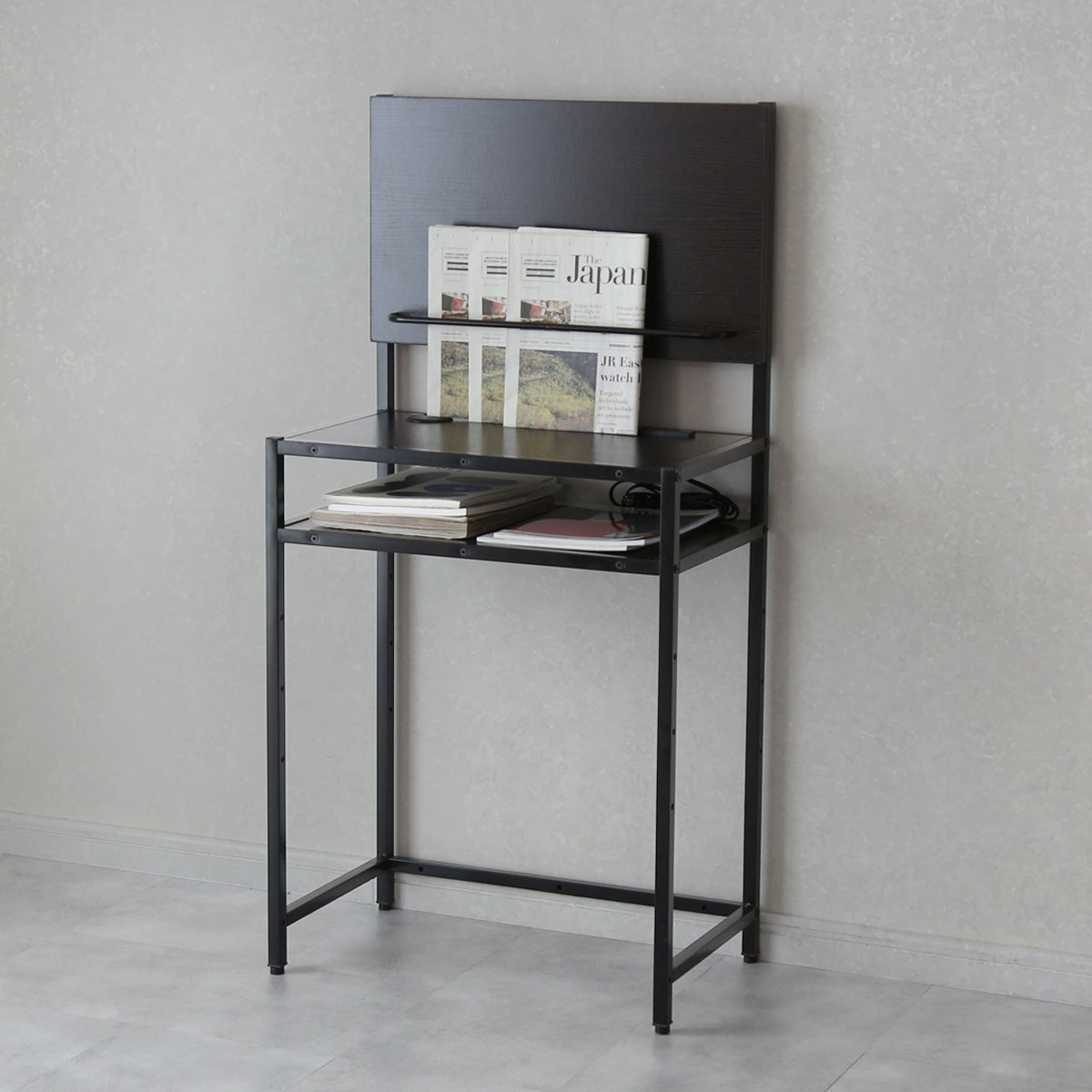 マガジンラック＆コンセント付き 収納デスク