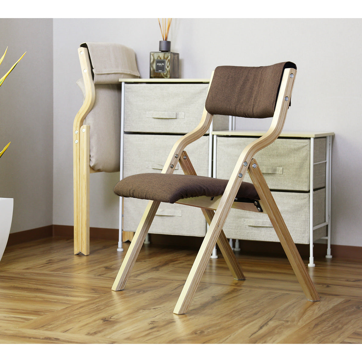 doris オシャレでかわいい北欧デザインの折りたたみイス | 快適さと