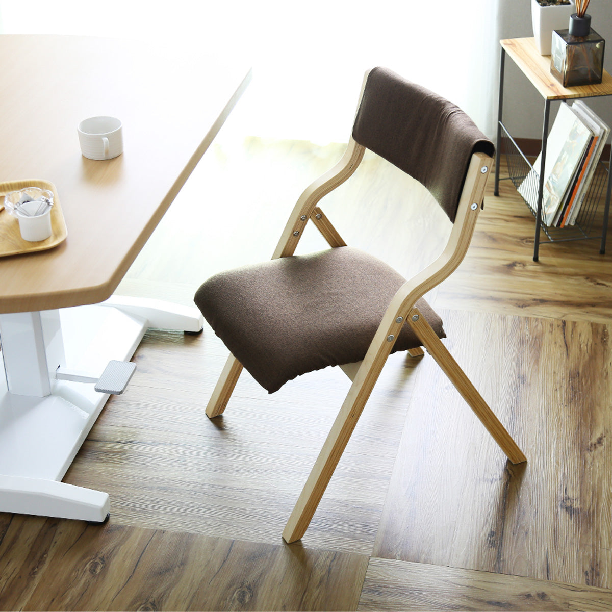 doris オシャレでかわいい北欧デザインの折りたたみイス | 快適さと